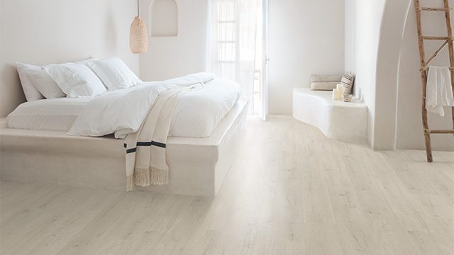 white laminate flooring Quick-Step